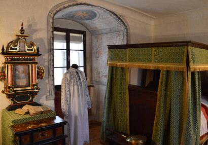 Bedroom with the Sternberg Star sign.